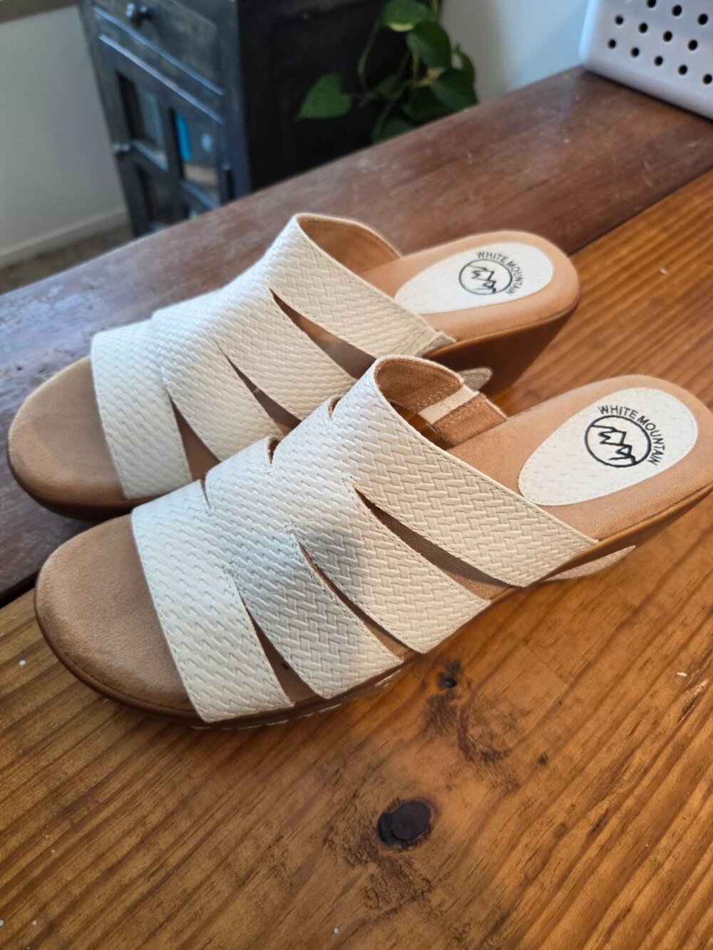WHITE MOUNTAIN Women's Valencia Strappy Clog Sandal White woven Size 10 m